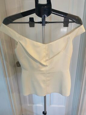 Bailey44 (not Narciso Rodríguez) Ivory Off-Shoulder Peplum Crop Top